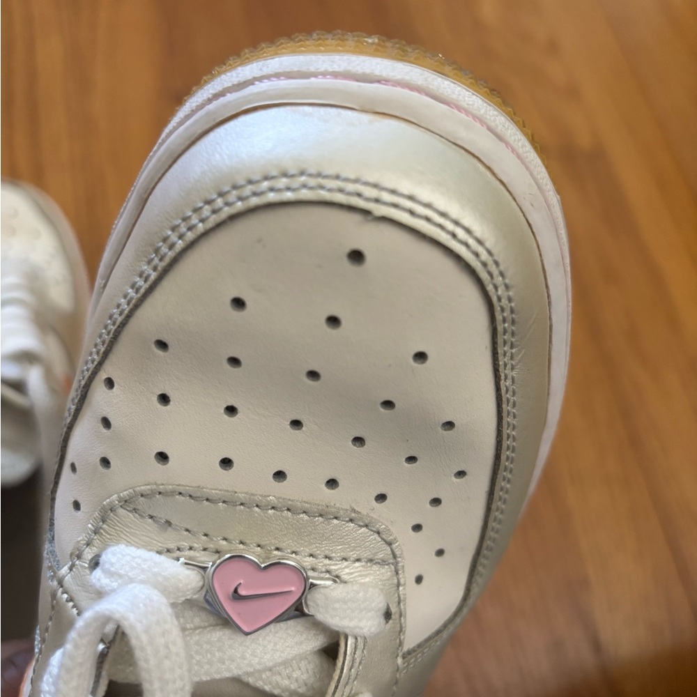 Nike Air Force 1 Low Valentine’s Day Sneaker Women’s 8 (6.5Y) Multicolor Flawed - Picture 11 of 13